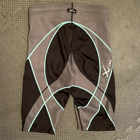 Endurance Pro Muscle Support Compression Shorts - Picture 4 of 5
